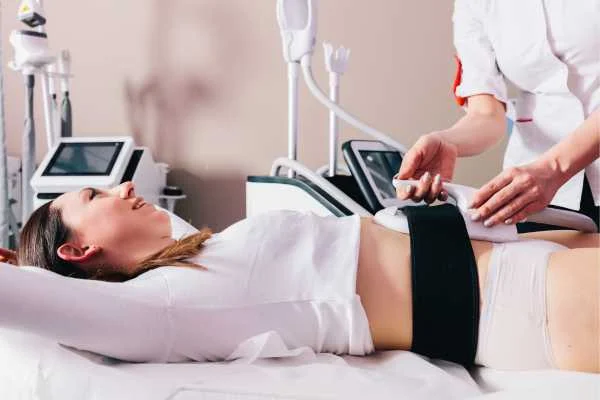 woman having body sculpting to help improve her body image and her mental health Mitcham
